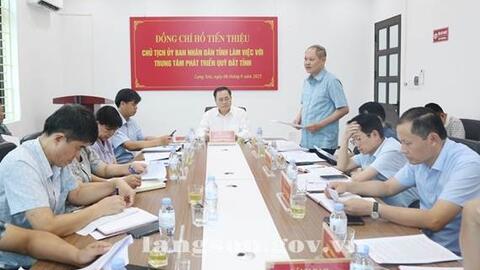 Đồng chí Hồ Tiến Thiệu, Chủ tịch UBND tỉnh làm việc với Trung tâm Phát triển quỹ đất tỉnh