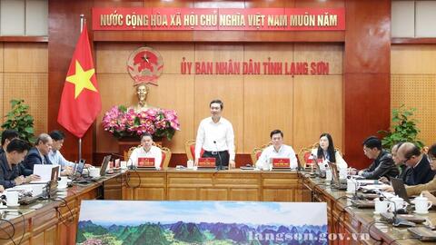 Đồng chí Nguyễn Cảnh Toàn, Phó Bí thư Tỉnh ủy, Chủ tịch UBND tỉnh chủ trì làm việc với Ban Quản lý dự án đầu tư xây dựng tỉnh và Trung tâm Phát triển quỹ đất tỉnh